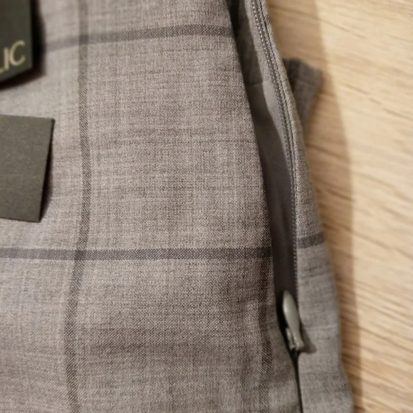 Banana Republic Skirt - Picture 2 of 10